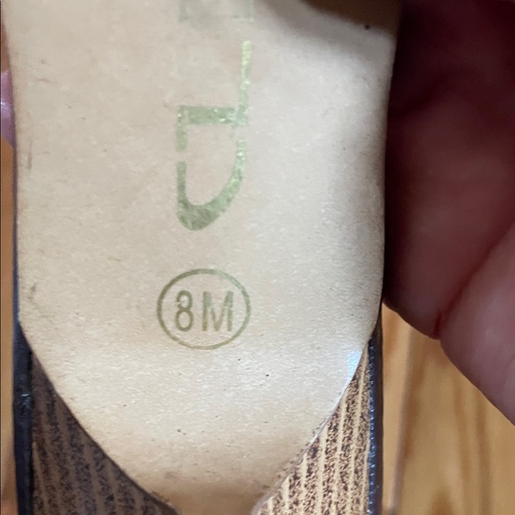 CL by Laundry Chocolate Buckle Heels size 8 - Picture 4 of 4